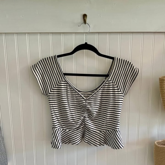 American Eagle Crop Top - Picture 2 of 3